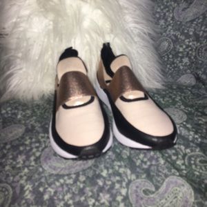 NWT- Steve Madden rose gold sneakers